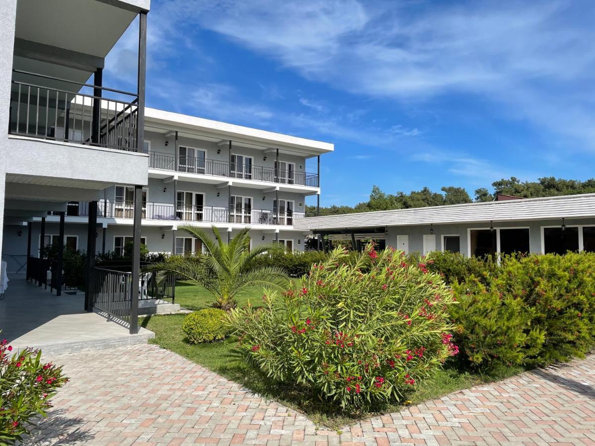 Hotel Mandarin Pitsunda Dış mekan fotoğraf